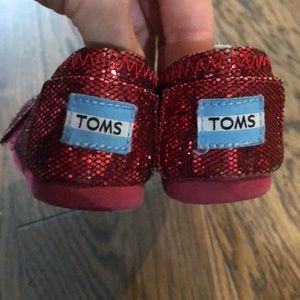 Toms girls size 6